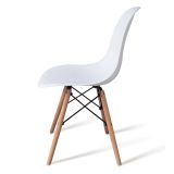 Conjunto Mesa y Sillas Nórdicas: Mesa Blanca (80x80x76 cm) + 4 Sillas Blancas con Patas de Madera Haya (46,5 x 48 x 82 cm)